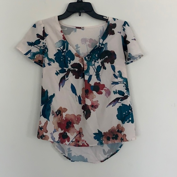 Tops - 3/$20 Floral Blouse